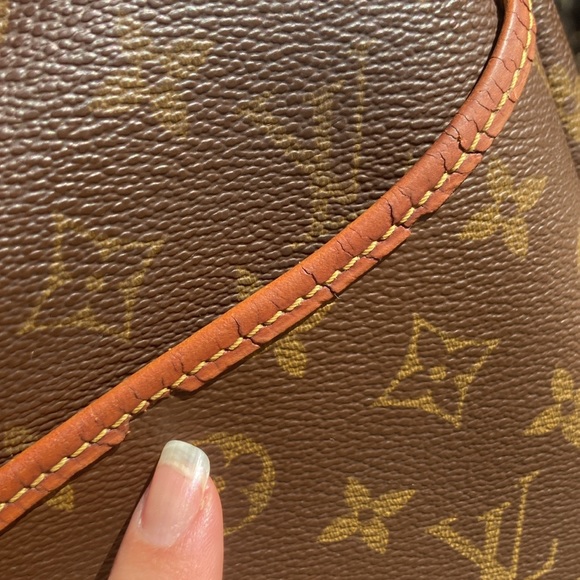 Vintage Louis Vuitton Deauville - Picture 4 of 16